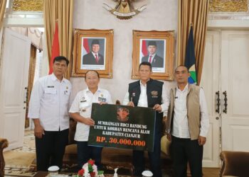 Dirut Perumdam Tirta Mukti Cianjur Fasilitasi Penyerahan Bantuan Bencana dari HDCI Bandung