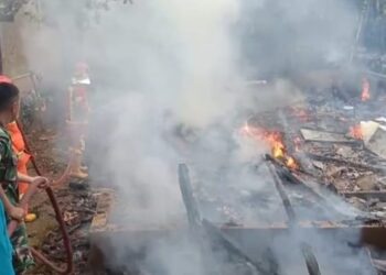 Ditinggal Berjualan Makanan, Rumah Warga Desa Cibadak Cibeber Ludes Terbakar