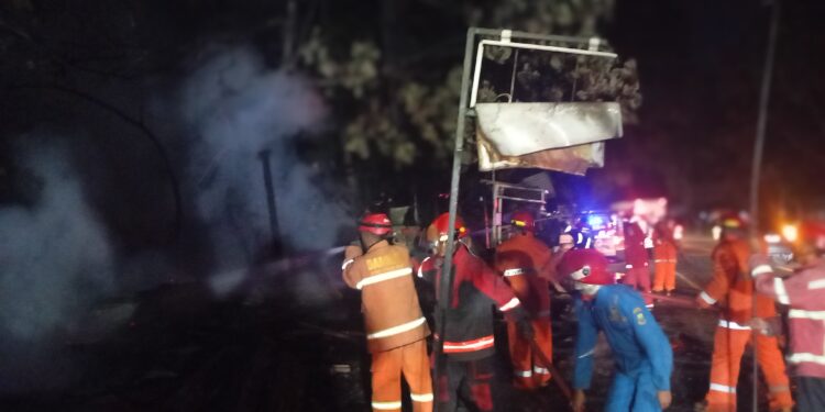 Tujuh Kios Dekat Pabrik Sepatu di Sukaluyu Ludes Terbakar