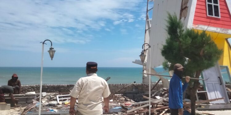Wisata Karang Potong di Sindangbarang Porak-poranda Diterjang Puting Beliung