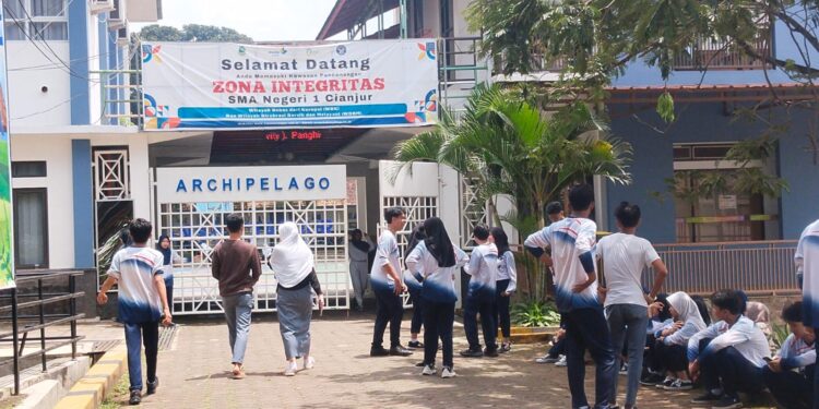 Gubernur Jabar Larang Study Tour, tapi Siswa SMAN 1 Cianjur Berangkat ke Bali, Ini Penjelasan Kepala Sekolah