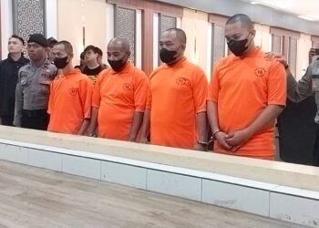 PELAKU PENYALAHGUNAAN STNK: Pelaku penyalahgunaan STNK diringkus jajaran Satreskrim Polres Cianjur. (Bayu Nurmuslim/Logikanews)