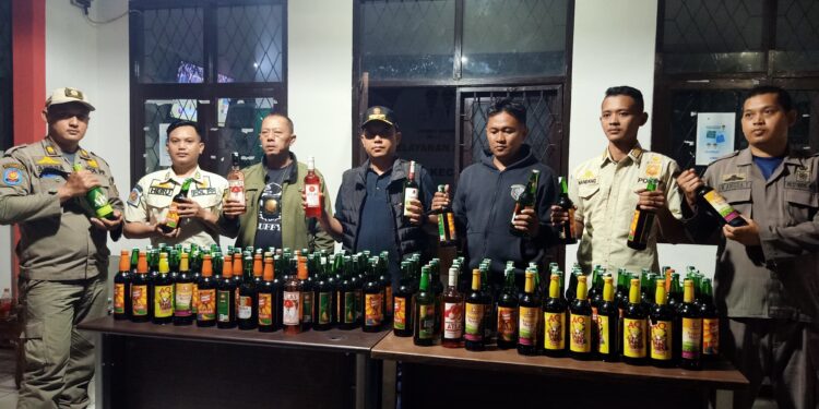 Masifkan Operasi Cipkon, Satpol PP Cianjur Kembali Amankan Ratusan Botol Miras