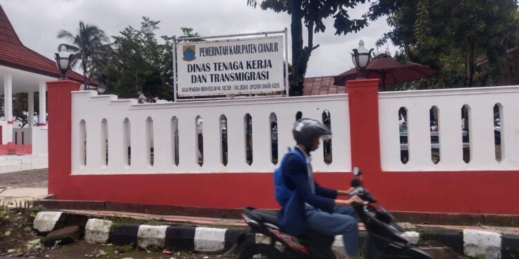 Kantor Disnakertrans Cianjur di Jalan Pangeran Hidayatulloh. (Bayu Nurmuslim/Logikanews)