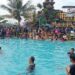 Tawarkan Fasilitas Nyaman, Kolam Renang Dermaga Laut Cibogo Diserbu Pengunjung saat Libur Lebaran