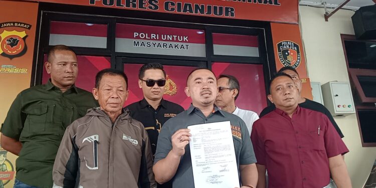 Didampingi Kantor Hukum Fans & Partners Law Firm, Ratusan Petani Korban Dugaan Pencatutan Data Laporan ke Polres Cianjur