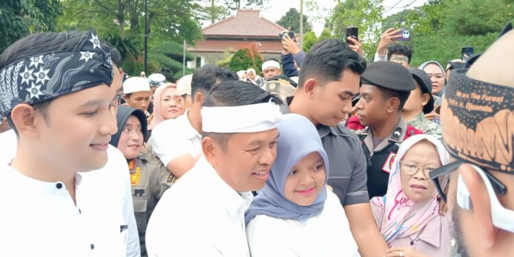 Pendopo Cianjur ‘Diserbu’ Ribuan Warga, Ngebet Bertemu Gubernur Jawa Barat