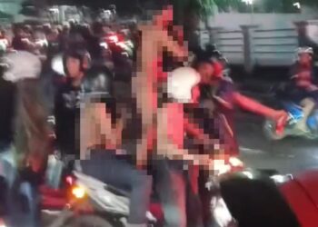 Oknum Bobotoh Telanjang Bulat Saat Konvoi, Viking Underground Sebut Aksi Memalukan!