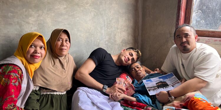 Kuasa Hukum Korban Kekerasan Dampingi Youtuber Asal Malaysia Kunjungi Nenek Asyah di Warungkondang