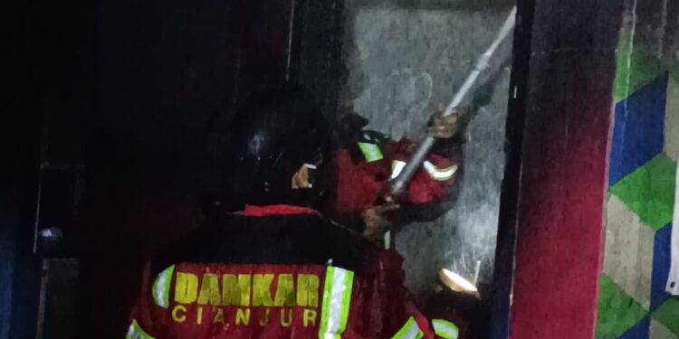 Diduga akibat Konslet, Sebuah Rumah di Limbangansari Ludes Terbakar