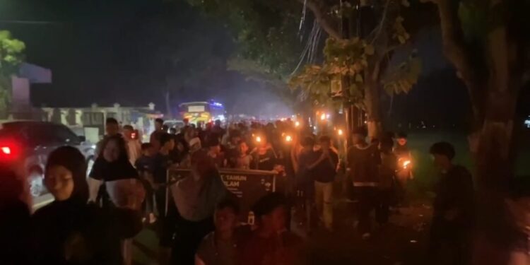 Sambut Tahun Baru Islam, Warga Desa Selajambe Antusias Ikut Pawai Obor