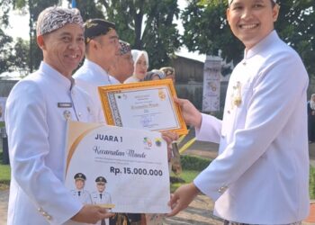 Momen Hari Jadi Cianjur ke-348, Bupati Cianjur Beri Penghargaan kepada Pemerintah Kecamatan Mande