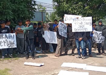 Didemo Ratusan Masyarakat, Kepala Desa Sukaraharja Mundur