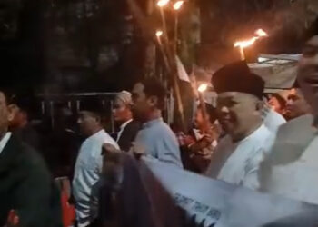 Pemerintah Desa Bunisari Berpartisipasi pada Pawai Obor Tahun Baru Islam, Kades Membaur dengan Masyarakat