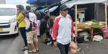 Oknum Pegawai Kecamatan Diduga Bekingi Pasar Tumpah di Gekbrong?