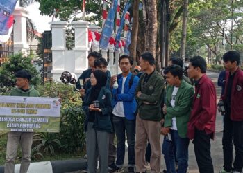 Gubernur Jawa Barat Hadiri Rapat Paripurna HJC ke-348, Aliansi BEM Cianjur Berunjuk Rasa