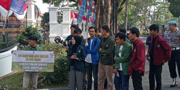 Gubernur Jawa Barat Hadiri Rapat Paripurna HJC ke-348, Aliansi BEM Cianjur Berunjuk Rasa