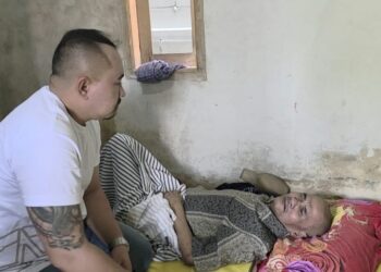 Fans & Partners Law Firm dan Redaksi Logikanews Beri Bantuan Bagi Penderita Stroke di Cugenang