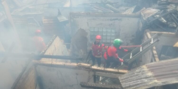 Diduga Akibat Pembakaran Sampah, Enam Rumah Warga di Gadog Ludes Terbakar
