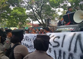 Unjuk Rasa Lanjutan di Gedung DPRD Cianjur, Massa Sampaikan 3 Tuntutan!