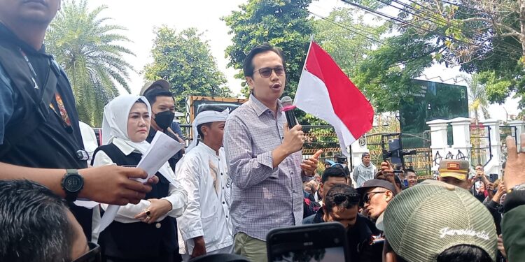 Temui Massa Aliansi Indonesia Waras, Pimpinan DPRD Cianjur Pastikan Tindaklanjuti Aspirasi
