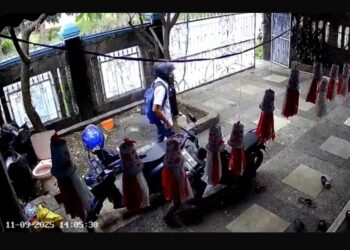 Maling Sepeda Motor Berseragam SMA Terekam CCTV