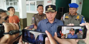 Satpol PP Gerebek Kios Penjual Miras di Dekat Kantor Dinas Perhubungan