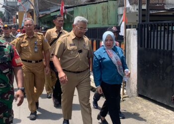 Anggota DPRD Kota Bandung Nina Fitriana Tinjau Siskamling Bareng Walikota