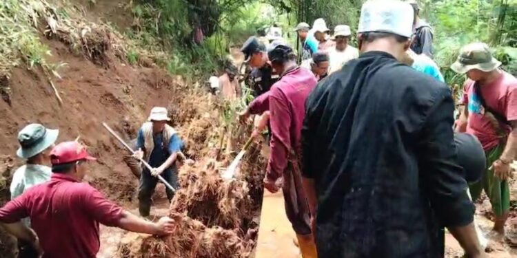 Sempat Tertimbun Material Longsor, Sungai di Cijedil Cugenang Kembali Bersih