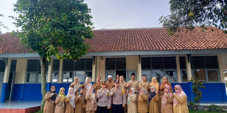 Polsek Mande Sosialisasikan Pencegahan Kenakalan Remaja dan Kambtimas ke Siswa SMP