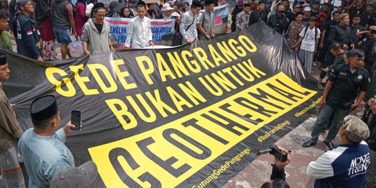 Tagih Janji Bupati Cianjur Soal Penolakan Proyek Geothermal, Massa Berunjukrasa di Pendopo