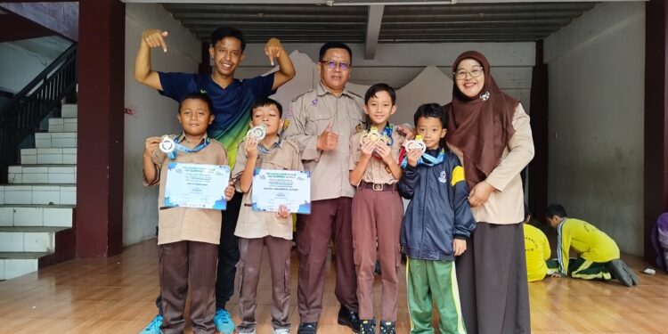 Tampil Moncer, Siswa SDN Ciranjang 2 Raih Medali pada Kejuaraan Renang Tingkat Bandung Raya