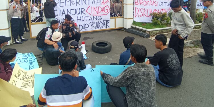 JIM Unjuk Rasa ke Diskumdagin, Pertanyakan Temuan BPK yang Rugikan Negara Rp3,7 Miliar