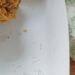 Waduh! Konsumen Ngeluh Temukan Serutan Kecil Kertas pada Paket Ayam Goreng yang Dibelinya di Ciranjang