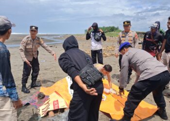 Warga Temukan Jasad Nelayan yang Dilaporkan Hilang di Pesisir Pantai Cidaun