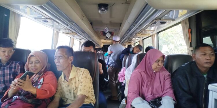 Polres Cianjur Berangkatkan 159 Pemudik, 5 Bus Siap Layani