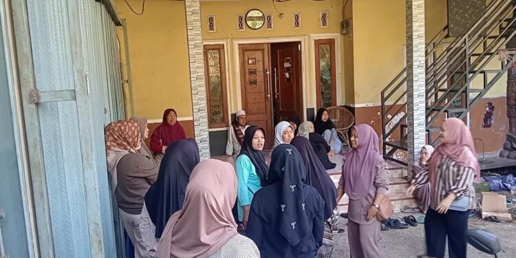 Warga Ramai-ramai Datangi Rumah Bos Arisan Paket Lebaran di Cilaku