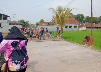 Sempat Rusak, Jalan di Desa Sukamulya Diperbaiki Melalui Program Gorol