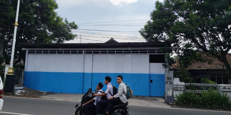 Warga Keluhkan Bau Limbah, DLH Sidak SPPG Sukasari 3 Cilaku