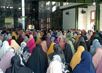 DKM Miftahussa’adah Cibeber Undang Ustaz Evie Effendi pada Kegiatan Tabligh Akbar