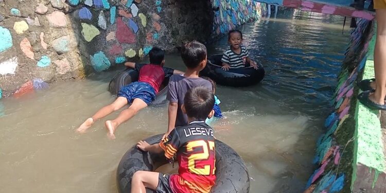 Sungai Disulap jadi Arena Rekreasi, Warga Antusias Kunjungi Wisata Air Papalidan