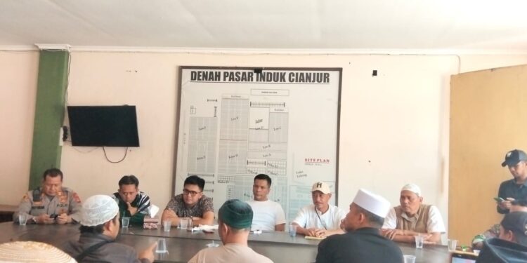 Habib Hud Diduga Dihina, Puluhan Pendukungnya Geruduk Kantor UPTD Pasar Induk Cianjur