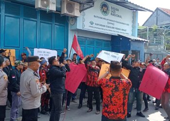 Massa Datangi SPPG Peuteuycondong 1, Gelar Unjuk Rasa Protes Menu MBG Tidak Layak Konsumsi