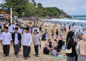 Libur Tahun Baru Islam, Pantai Apra Sindangbarang Diserbu Wisatawan Kalangan Santri