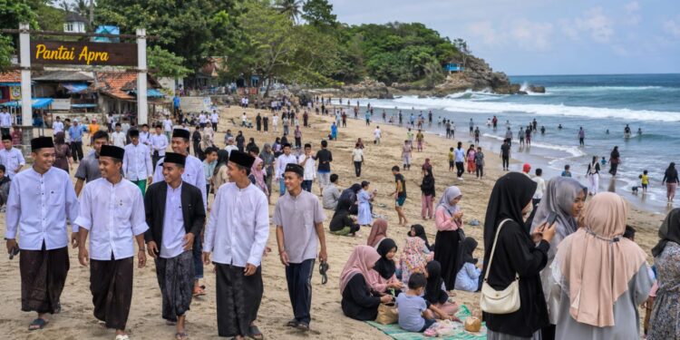Libur Tahun Baru Islam, Pantai Apra Sindangbarang Diserbu Wisatawan Kalangan Santri