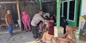 Sambut HUT Polri ke-80, Polsek Karangtengah Gelar Bakti Kesehatan di Desa Langensari