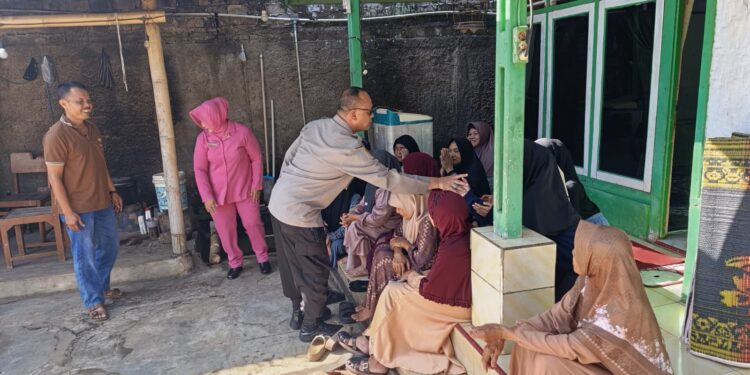 Sambut HUT Polri ke-80, Polsek Karangtengah Gelar Bakti Kesehatan di Desa Langensari