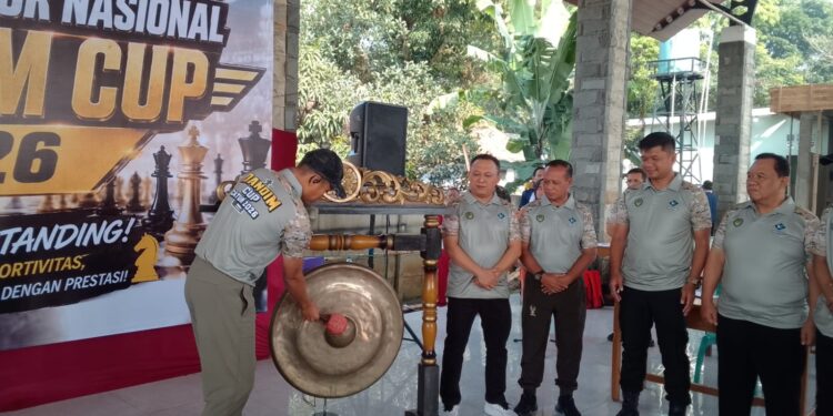 TURNAMEN CATUR: Dandim 0608 Cianjur, Letkol Inf Bistok Barry Simarmata, membuka turnamen catur nasional Dandim Cup 2026. (Dok/Istimewa)