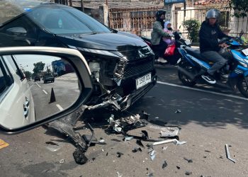Mobil Tabrak Sepeda Motor, Pengendaranya Terluka