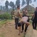 Personel Polres Cianjur Spontan Punguti Sampah di Kawasan Curug Citambur, Kapolres: Bentuk Peduli Lingkungan